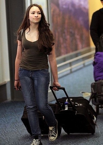  Jodelle Ferland at Vancouver airport-11/10/10