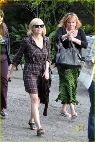  Kirsten Dunst: Sunday ডিনার with Mom!