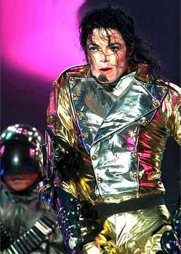  Michael Performing