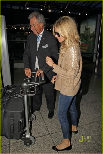  Sienna Miller: Back to Londra Town!