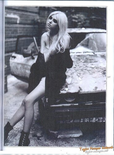  Taylor in Wonderland Magazine (November) 2010