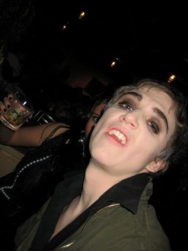  kyle gallner as a sexy vampire :)