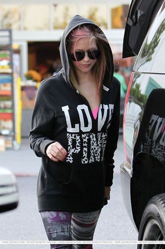 Avril Shopping With Brody In Beverly Hills 16.11.2010