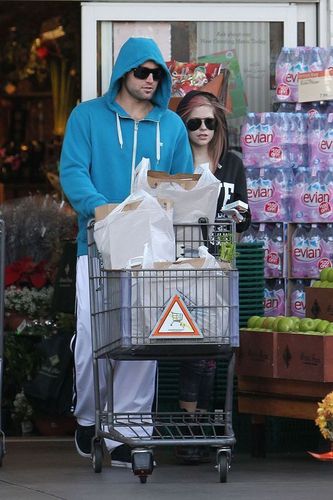 Avril Shopping With Brody In Beverly Hills 16.11.2010