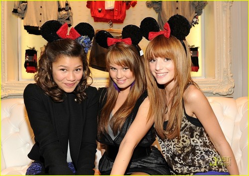  Bella Thorne,Zendaya Coleman,And Debby Ryan At The Minnie 쥐, 마우스 뮤즈 Collection Launch At Forever 21