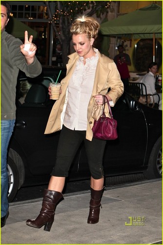  Britney Spears: Calabasas Commons Coffee Cool
