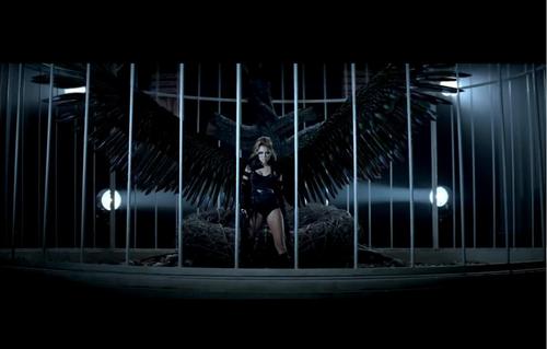  Can't Be Tamed Musica video