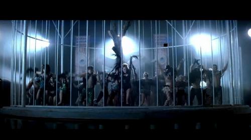  Can't Be Tamed Musik video