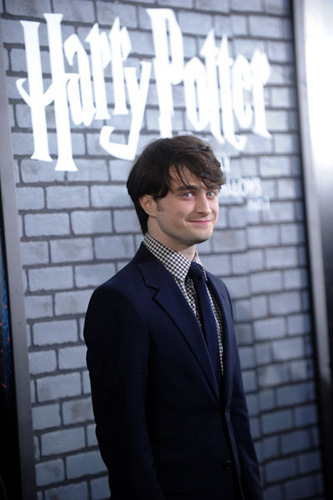 Daniel Radcliffe at the Harry Potter and the Deathly Hallows NYC Premiere- November 15, 2010