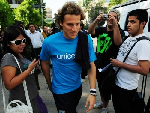  Diego Forlan in Chile for "UNICEF" 16.11.2010