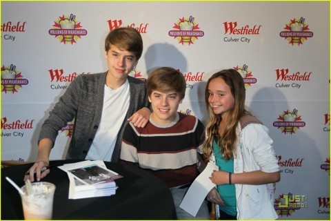  Dylan and Cole meer Pics At Million Of Shakes!!
