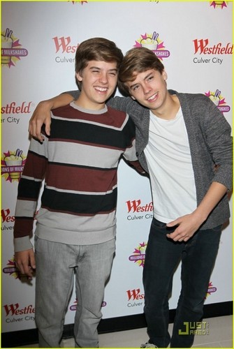 Dylan and Cole More Pics At Million Of Shakes!!