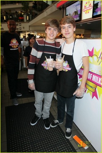 Dylan and Cole More Pics At Million Of Shakes!!