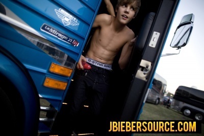  Exclusive Justin Bieber Shirtless