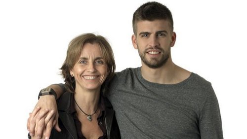  Gerard Piqué and his mother