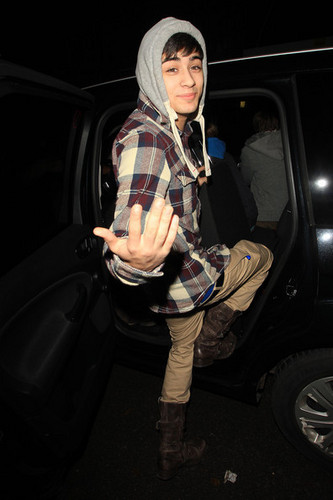  Inresistable Zayn Getting In2 a Car Back To The X Factor House Rare Pic :) x