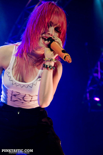  Paramore - 15.11. 2010 - Лондон O2 Arena