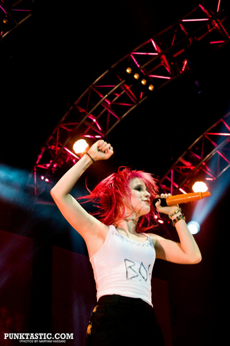  Paramore - 15.11. 2010 - Лондон O2 Arena