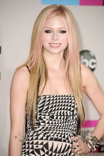[NEW]- More American Music Awards Red Carpet pics