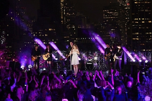  "Taylor Swift: Speak Now" Thanksgiving concert special