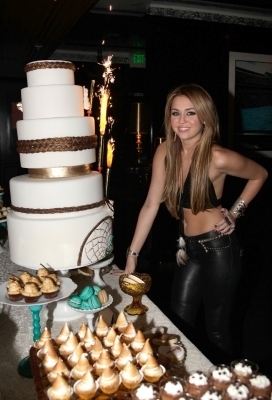  21.11.10 Anniversaire de Miley Cyrus, 18 ans