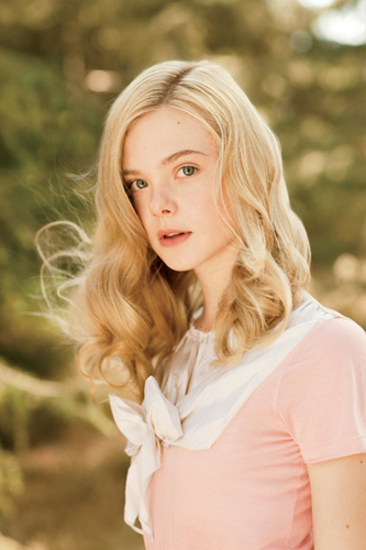  Elle Fanning in Griffith Park, Los Angeles