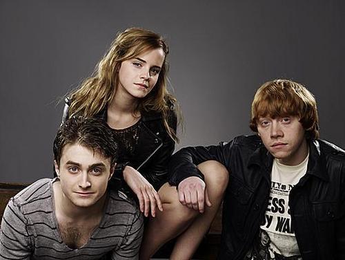  Emma Watson - Photoshoot #053: Matt Holyoak (2009)