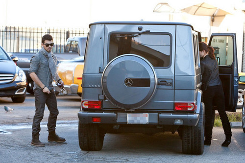  Joe Jonas and Ashley Greene Go Shopping (November 22)