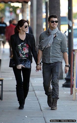  Joe Jonas and Ashley Greene in LA