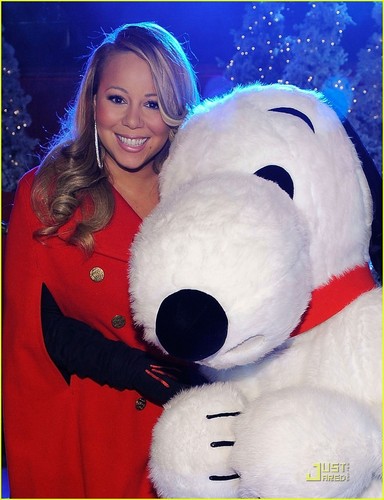 Mariah Carey: Christmas Tree Lighting with Snoopy!