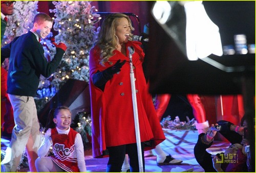 Mariah Carey: Christmas Tree Lighting with Snoopy!