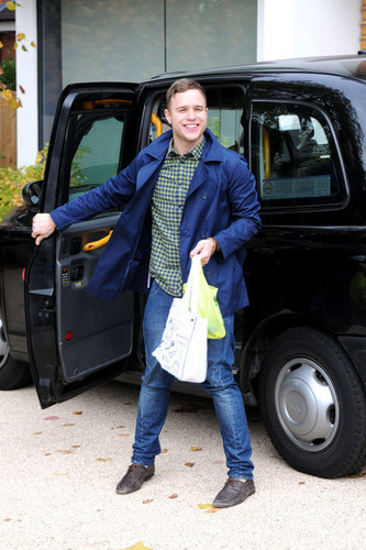 Olly Murs Returns to the House