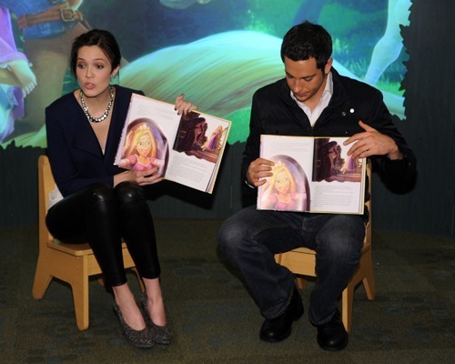  Promoting "Tangled" at the Disney Store - November 19, 2010