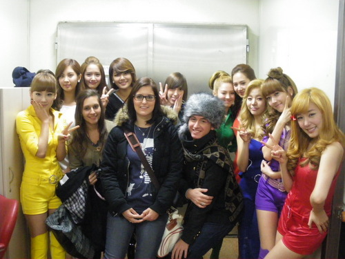  SNSD with fans