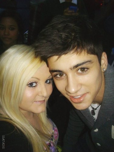 Sizzling Hot Zayn Wiv 1 Of His Adoring Fans (Jealous Much) :) x