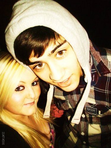  Sizzling Hot Zayn Wiv 1 Of His Adoring fãs (Jealous Much) :) x