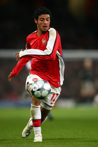  C. Vela playing for Arsenal
