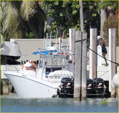  Cameron Diaz & A-Rod: We're On A Boat!