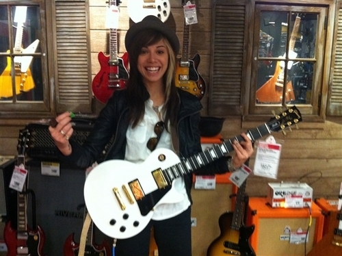  Christina Perri's electric gitaar