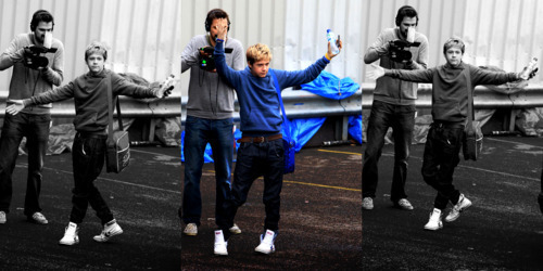  Cutie Niall Doing The Swagger Lol :) x