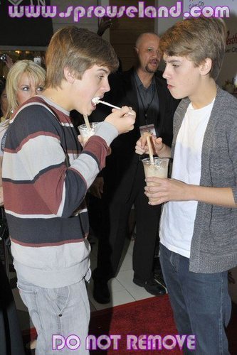 Dylan and Cole New Pics At MOM!!
