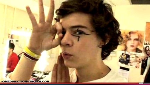  Flirty Harry Behind The Scenes Getting His Make Up Done :) x