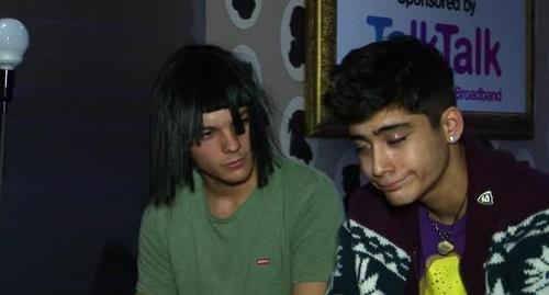 Funny Louis & Sizzling Hot Zayn Being Silly 哈哈 (Zayn Owns My Heart) :) x