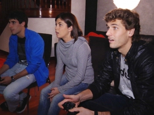  Javi Martinez & Fernando Llorente play's PS游戏机