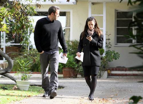  Jen & Ben out and about in L.A. 11/23/10