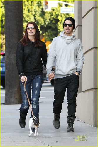  Joe Jonas and Ashley Greene take a walk in Los Angeles (November 24)