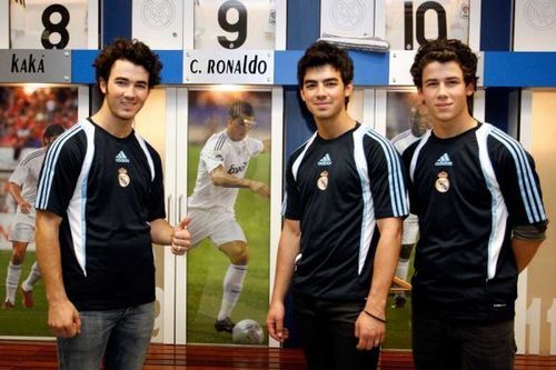  Jonas brothers in Real Madrid.