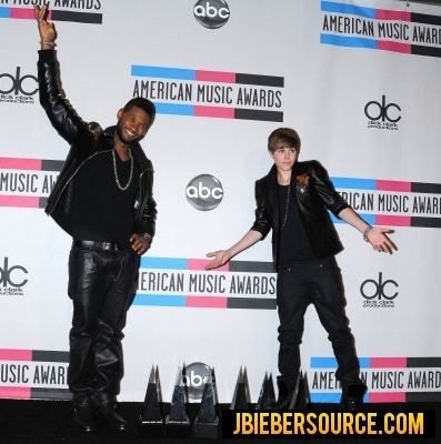  Justin and উশের in the AMA Press Room