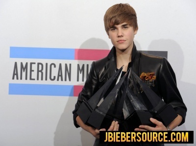  Justin and अशर in the AMA Press Room