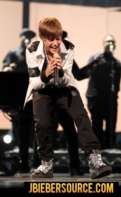  Justin performing at the 2010 AMAs